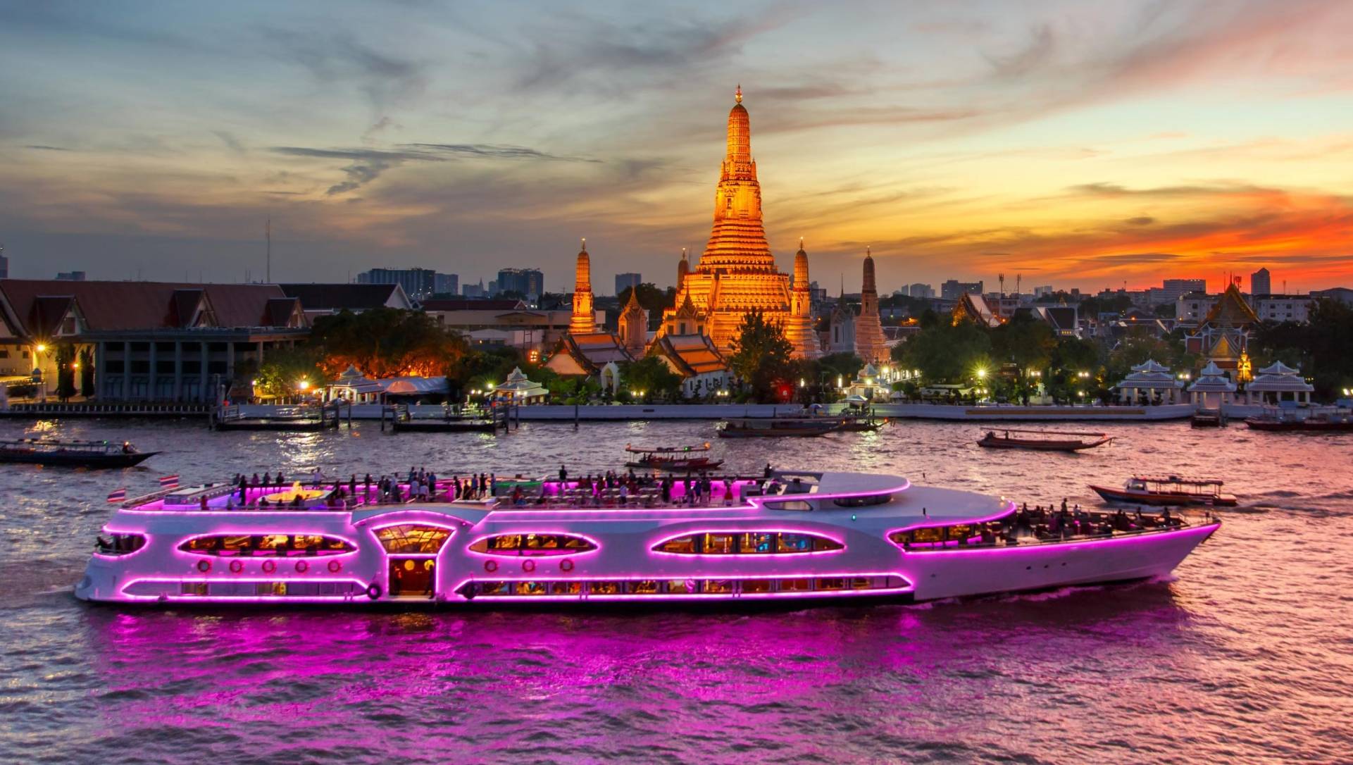 Wonderful Pearl Dinner Cruise in Bangkok